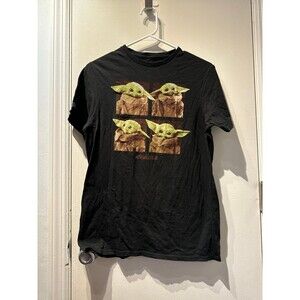Star Wars mandalorian tshirt size small